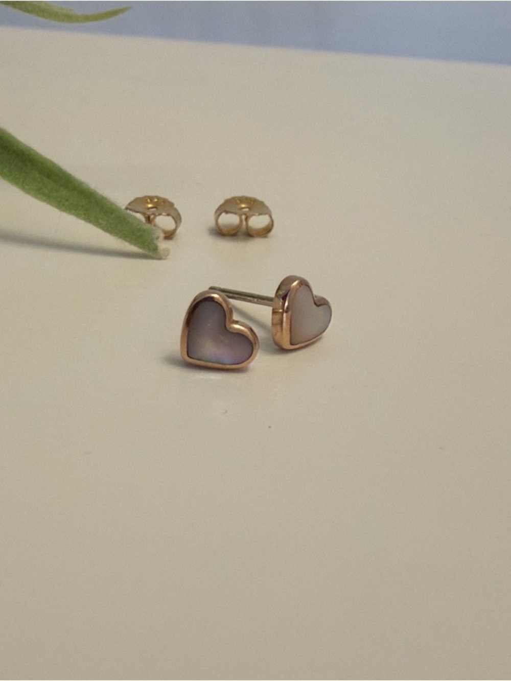 Stunning Na Hoku Kabana Heart Earrings - Rose Gold with Mother of Pearl Inlay
